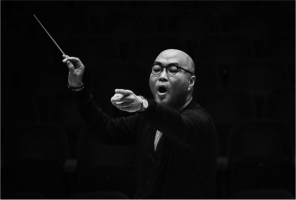 2018-09-26-1 新任澳门中乐团音乐总监、著名指挥家刘沙返新再度指挥新加坡华乐团